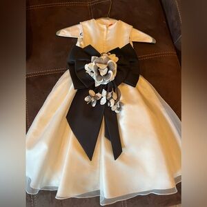 Ivory Flower Girl Dress with Black and white floral sash. Size 2T.